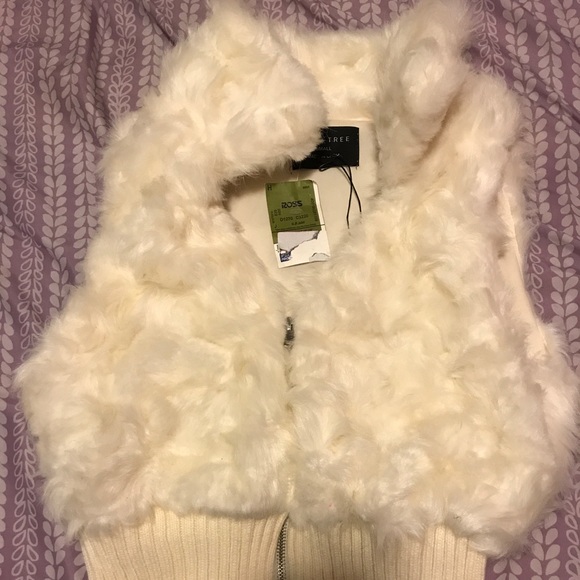 Faux fur vest - Picture 1 of 3
